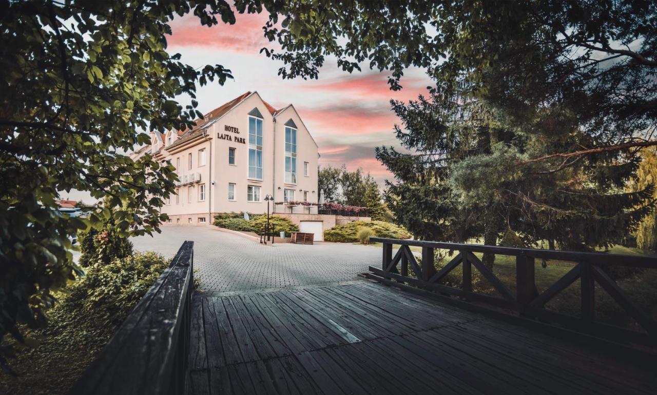 Hotel Lajta Park Mosonmagyarovar Bagian luar foto