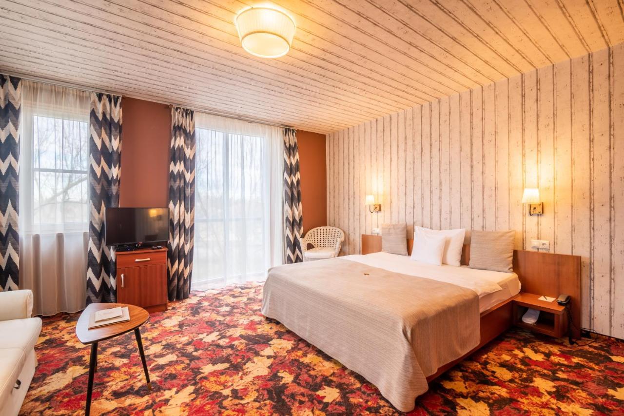 Hotel Lajta Park Mosonmagyarovar Bagian luar foto