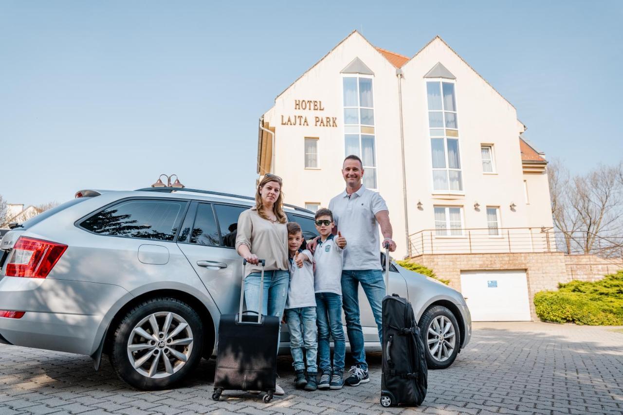 Hotel Lajta Park Mosonmagyarovar Bagian luar foto