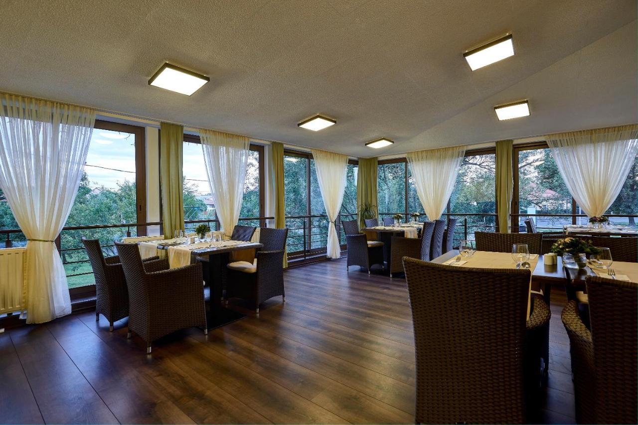 Hotel Lajta Park Mosonmagyarovar Bagian luar foto